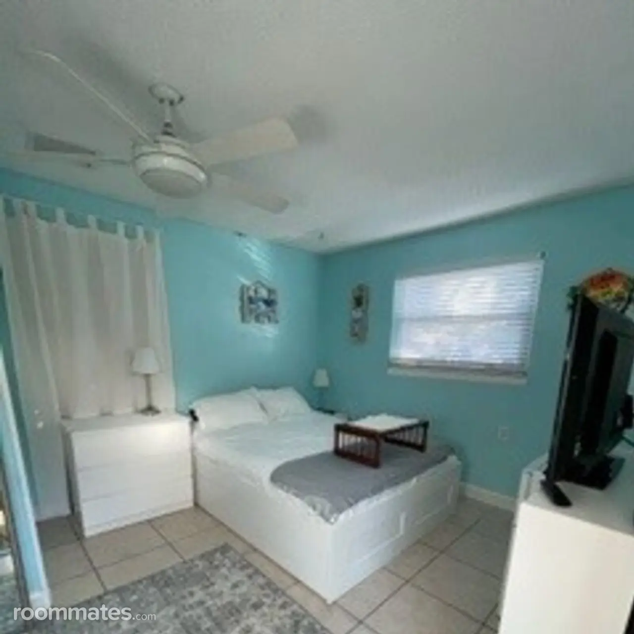 Profile photo 1 of 4