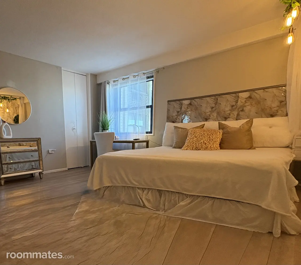 Profile photo 1 of 11