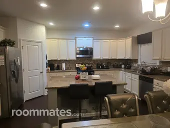 Room for rent in Savannah, GA $900, house