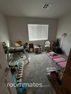 Room for rent in North Las Vegas, NV $700, condo