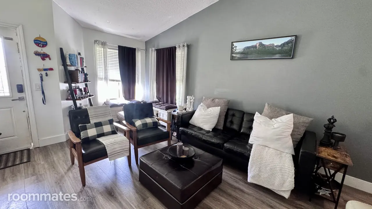 Profile photo 3 of 10