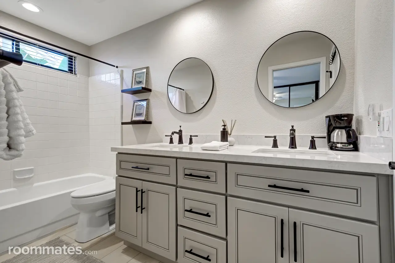 Profile photo 3 of 11