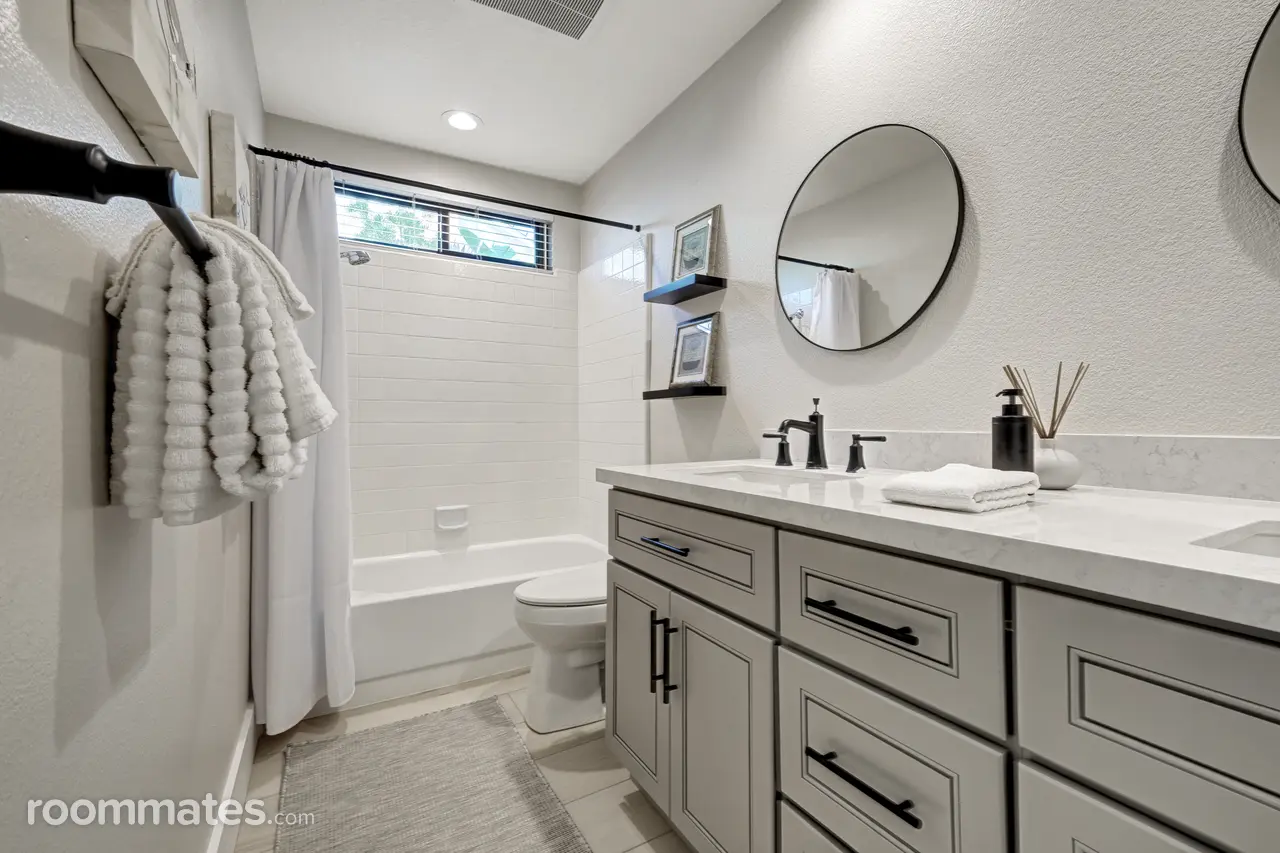 Profile photo 2 of 11