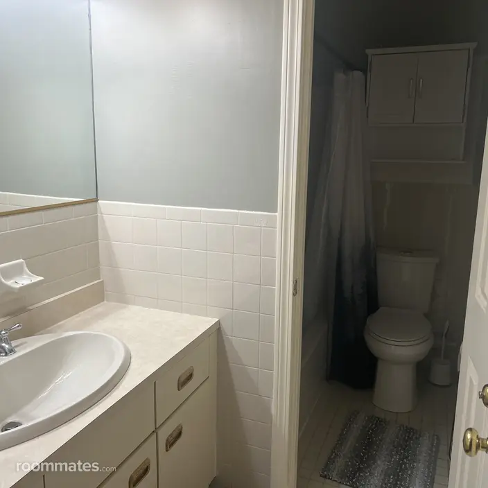Room for rent in Manchester, NH $800, condo