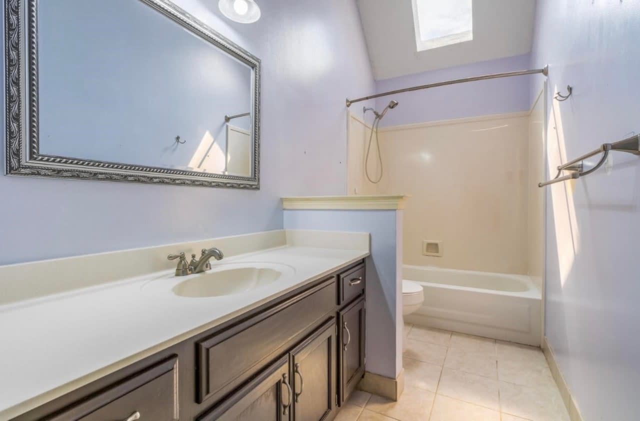 Profile photo 7 of 7