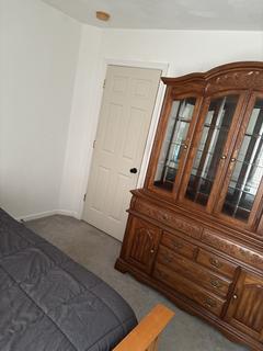 Room for rent in Newport News, VA $1300, house