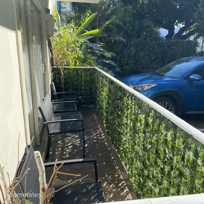 Room for rent in Miami Beach, FL $1000, condo