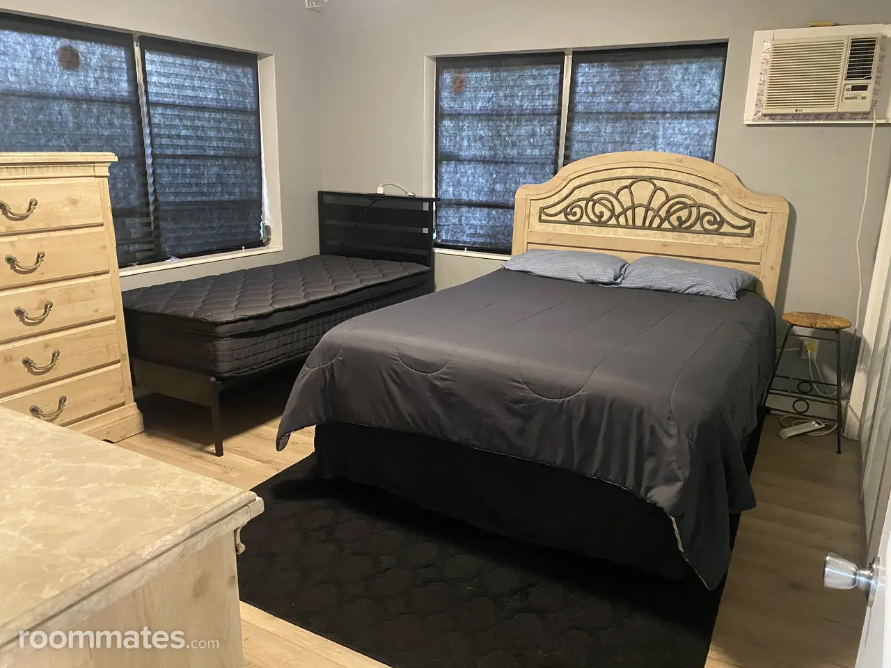 Profile photo 7 of 10