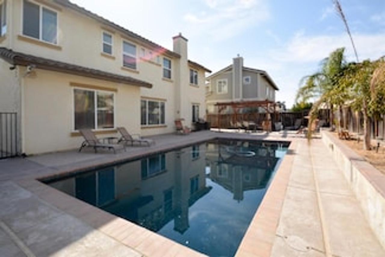 Profile photo 3 of 8