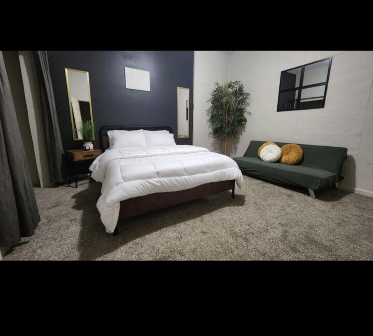 Profile photo 1 of 9