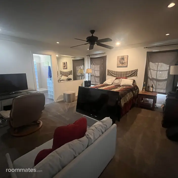 Room for rent in Costa Mesa, CA $1625, house