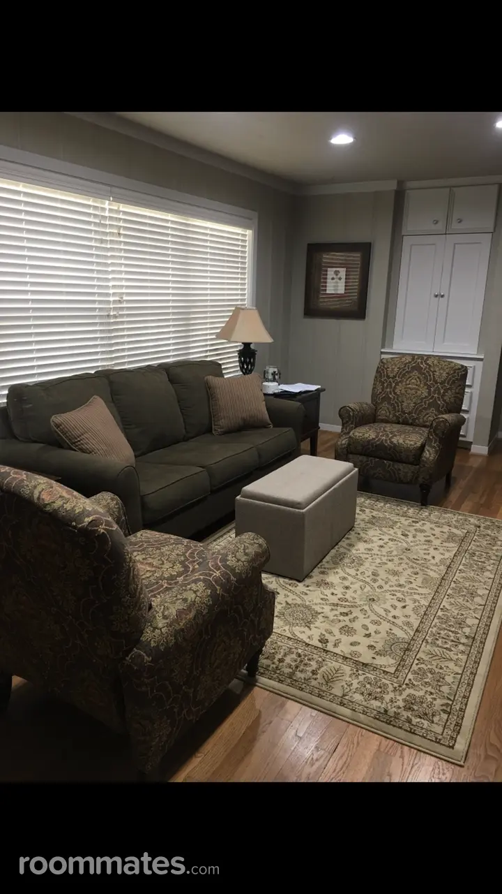 Profile photo 8 of 11