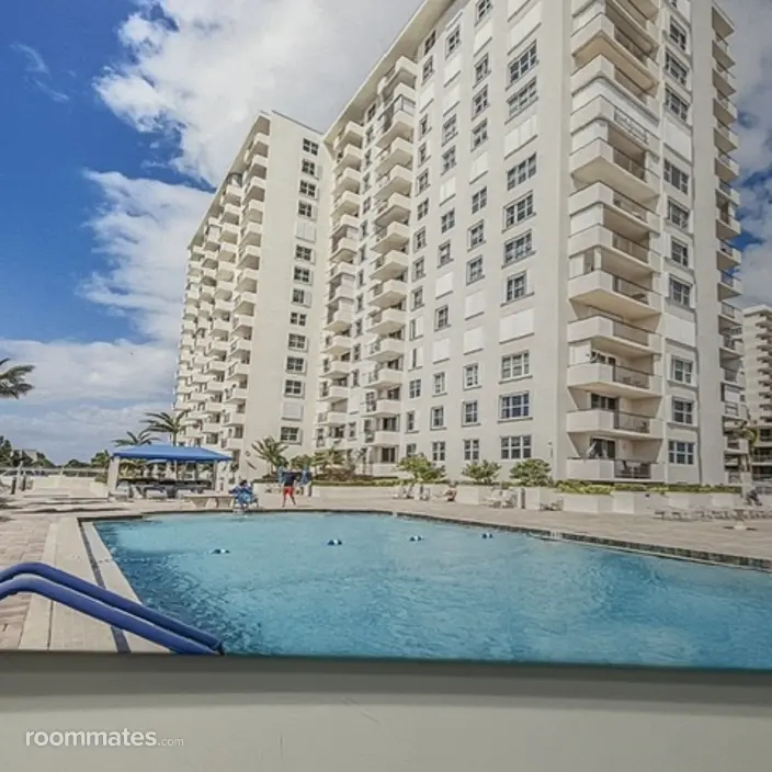 Room for rent in Pompano Beach, FL $1100, condo