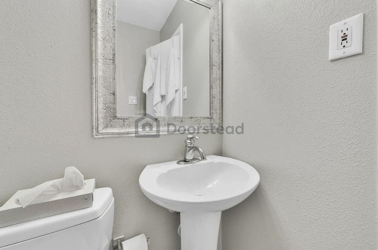 Profile photo 7 of 8