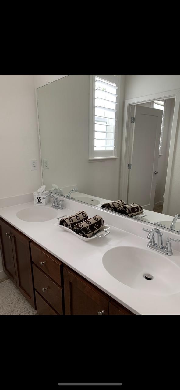 Profile photo 4 of 8