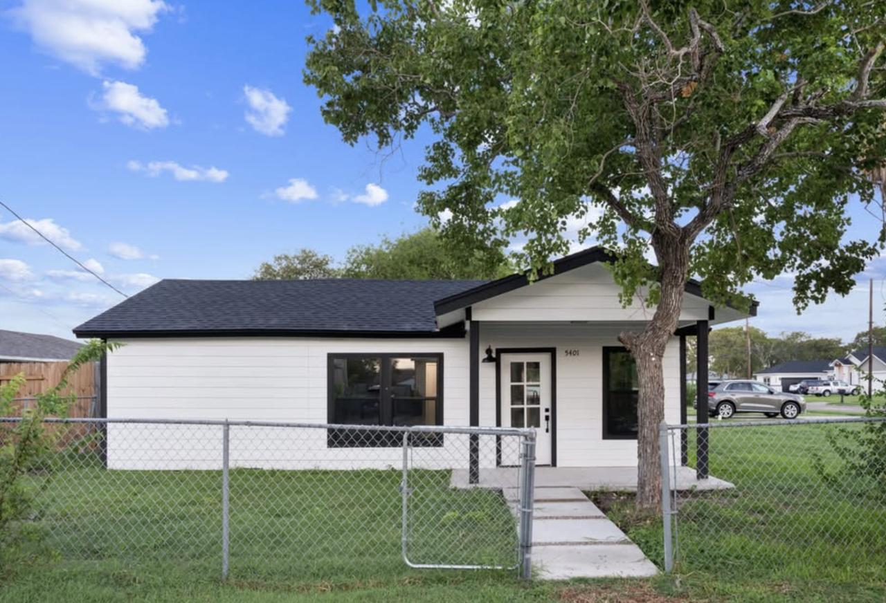 Profile photo 3 of 4