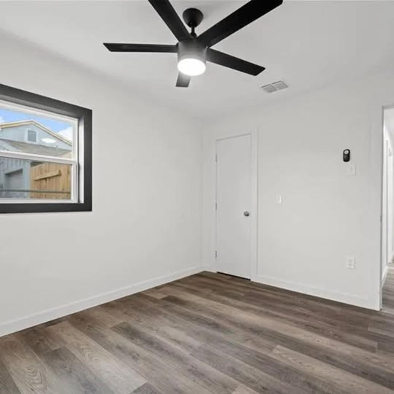 Profile photo 2 of 4