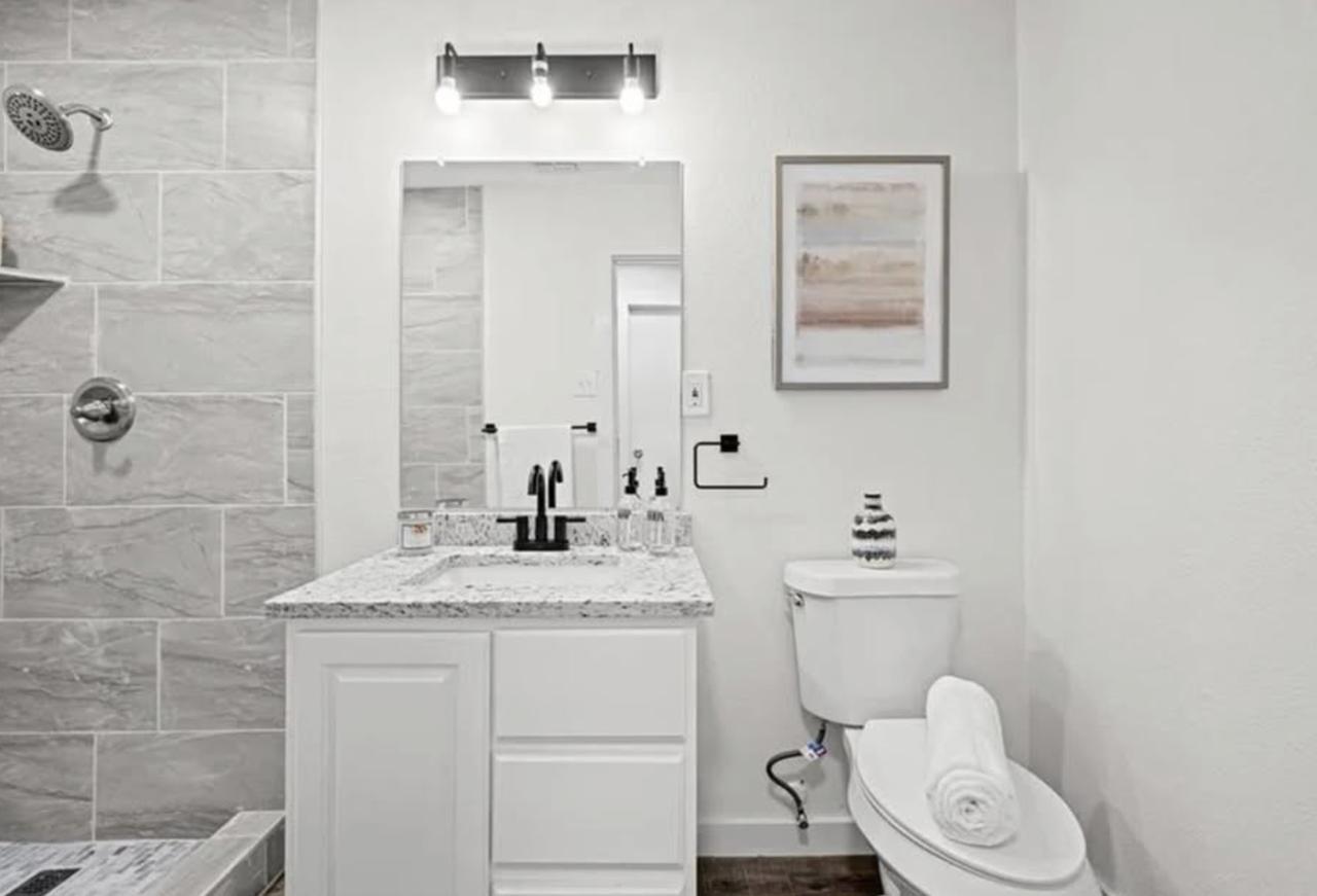 Profile photo 1 of 4