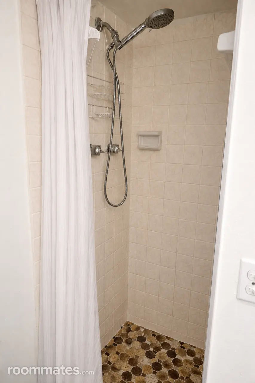 Profile photo 3 of 10