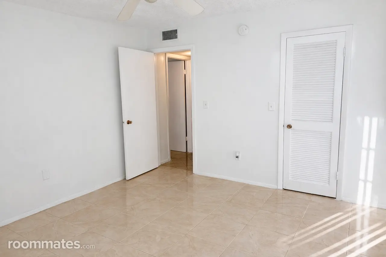 Profile photo 8 of 10