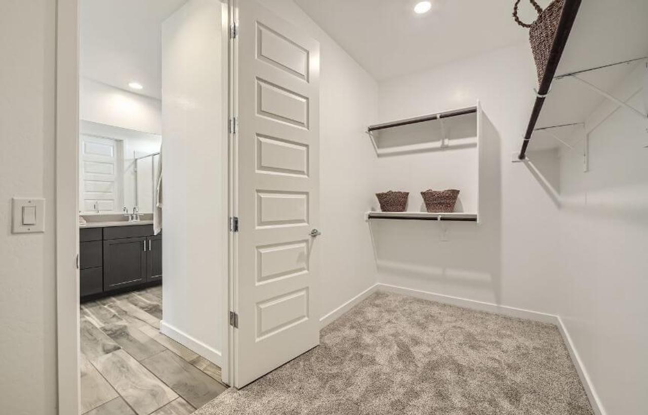 Profile photo 4 of 10