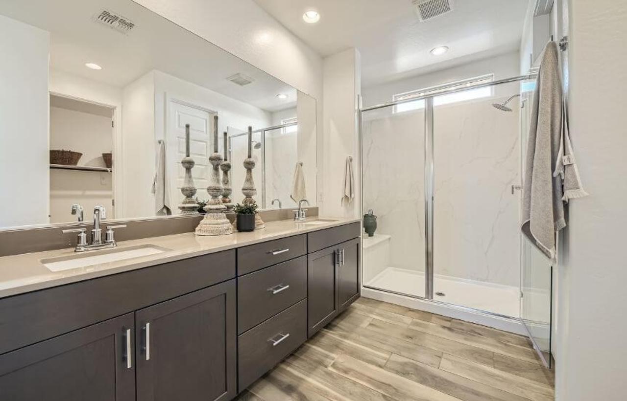 Profile photo 3 of 10