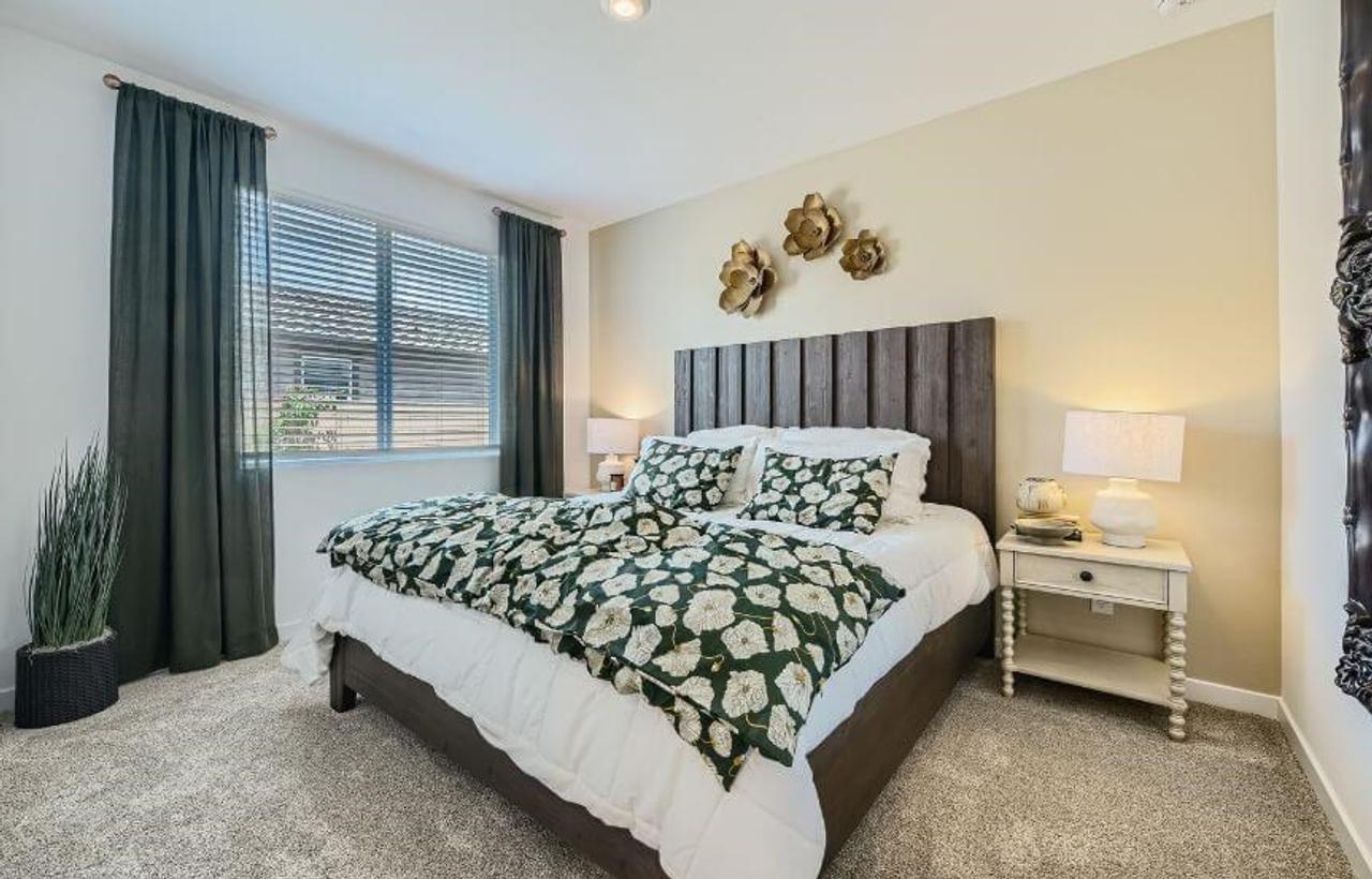 Profile photo 8 of 10