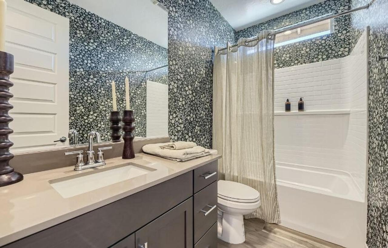 Profile photo 7 of 10