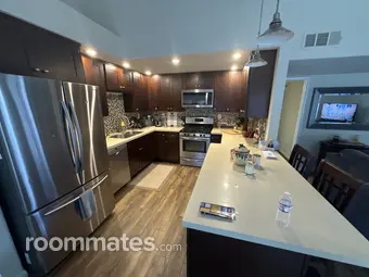 Room for rent in Huntington Beach, CA $1800, townhouse