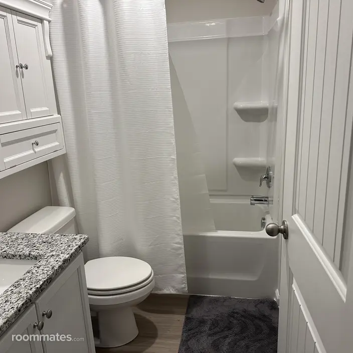 Room for rent in Bowling Green, VA $900, house