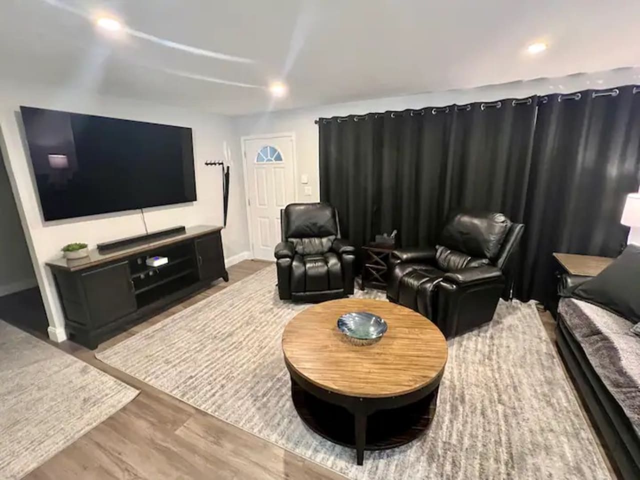 Profile photo 10 of 11