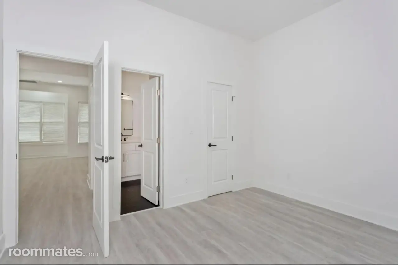 Profile photo 1 of 3