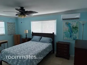 Room for rent in Jupiter, FL $1300, house