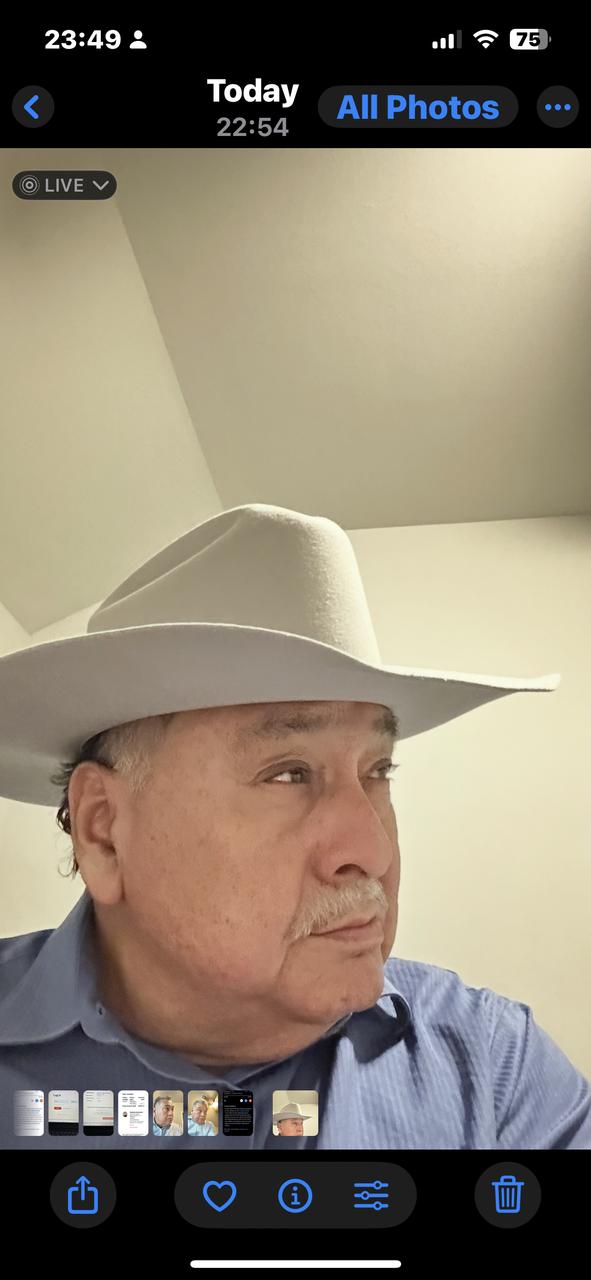 Profile photo 7 of 14