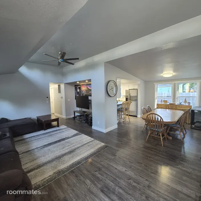 Room for rent in Bonney Lake, WA $1000, house