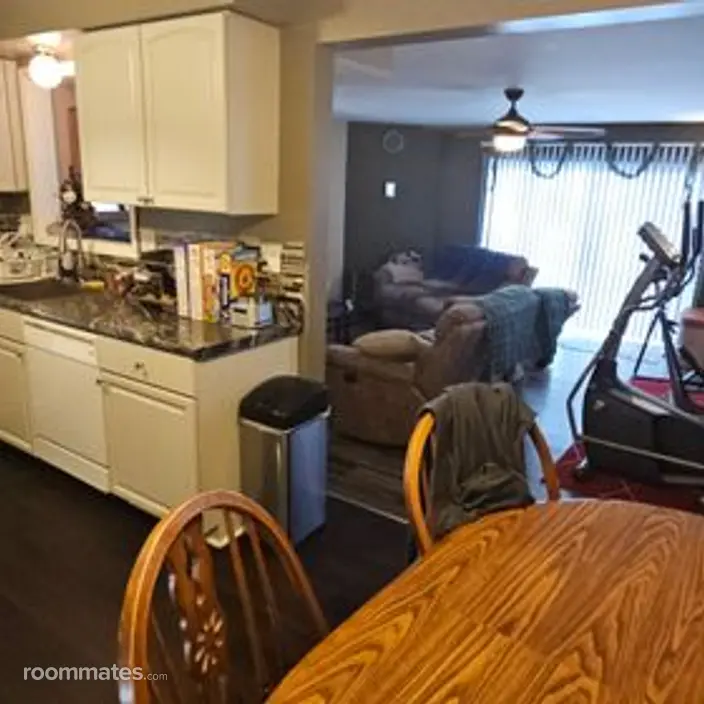 Room for rent in Southfield, MI $900, house