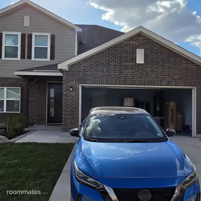 Room for rent in Adkins, TX $1000, house