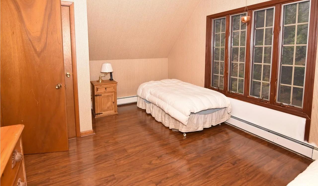 Profile photo 1 of 4