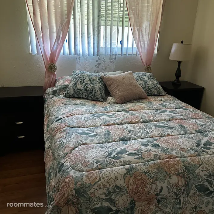 Room for rent in Fairfield, CA $1000, house