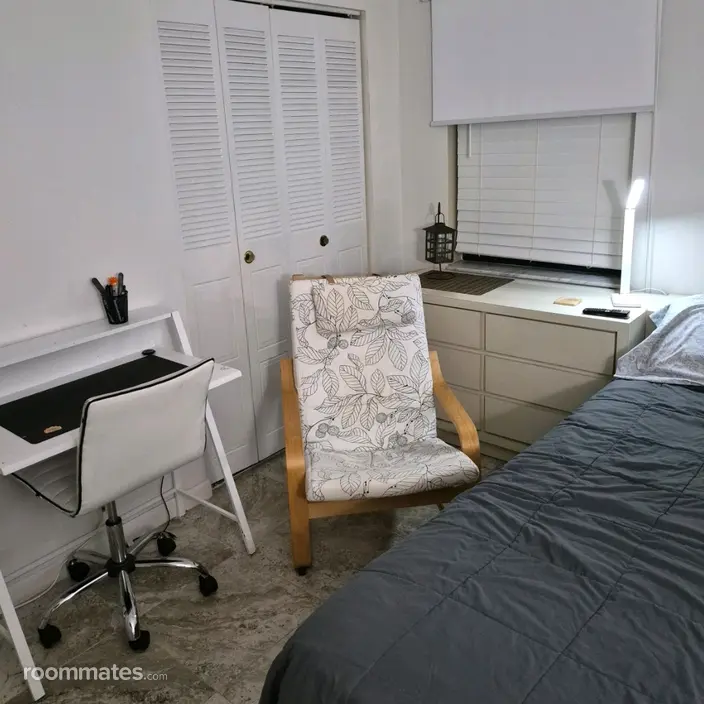 Room for rent in Lake Worth, FL $800, condo
