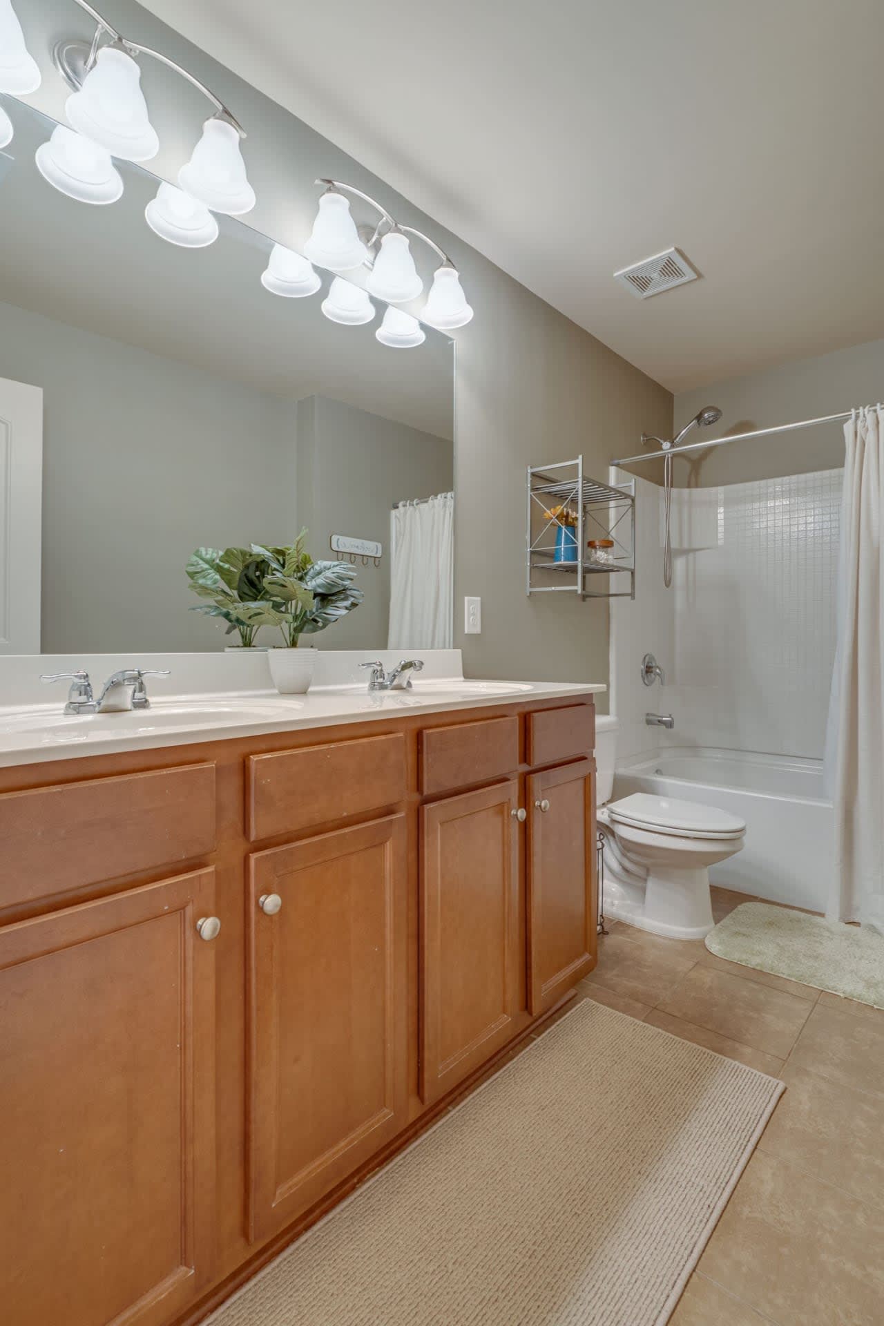 Profile photo 3 of 10