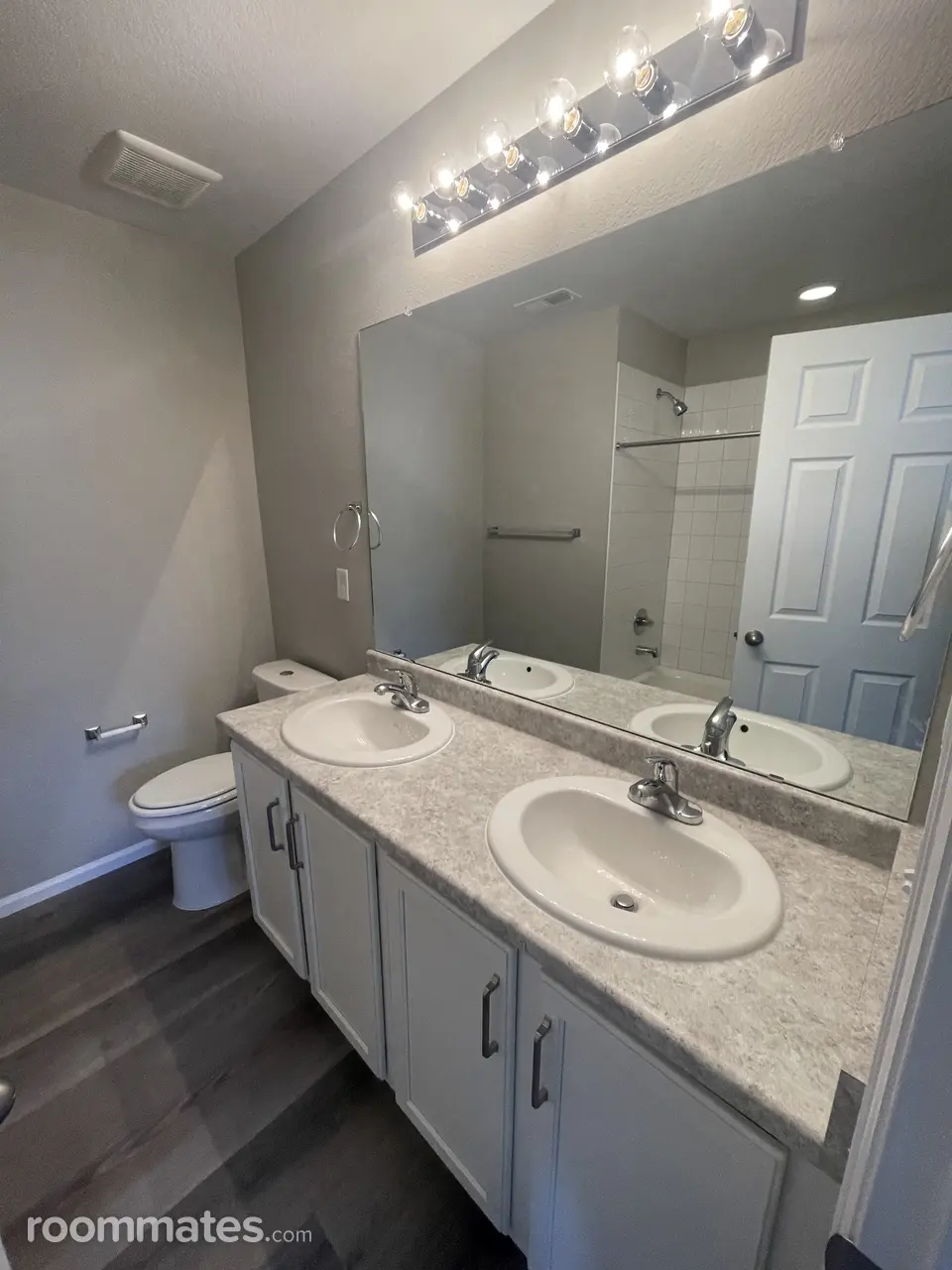 Profile photo 5 of 13