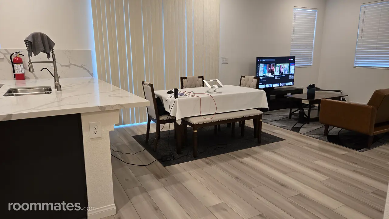 Profile photo 4 of 14