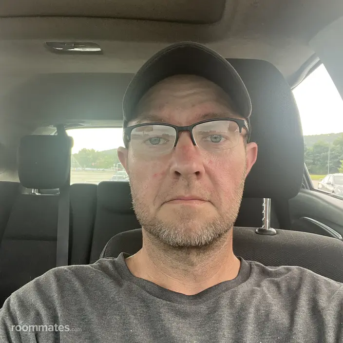 Roommate looking Greenfield, MA, $1000