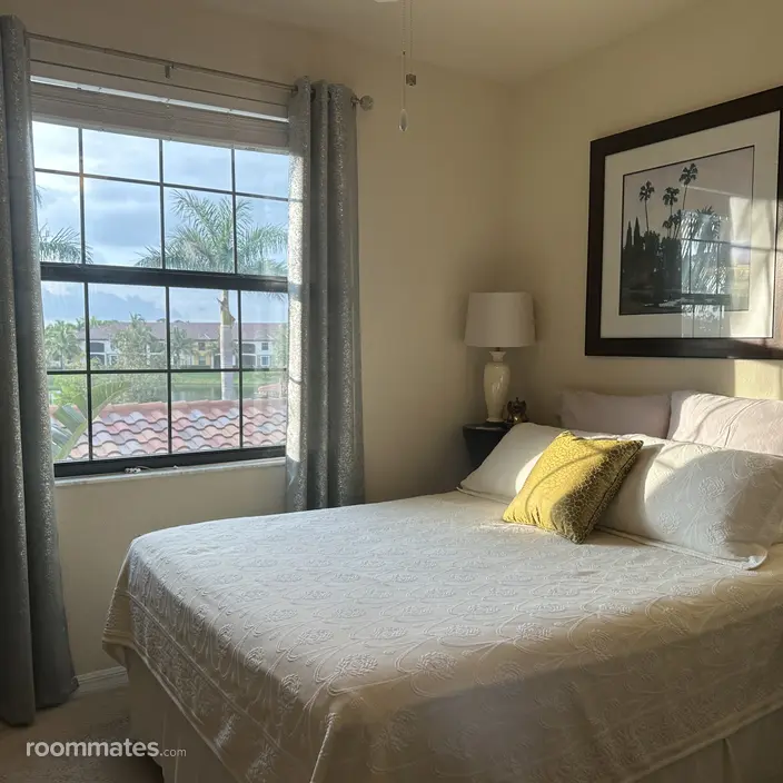 Room for rent in Naples, FL $1500, condo