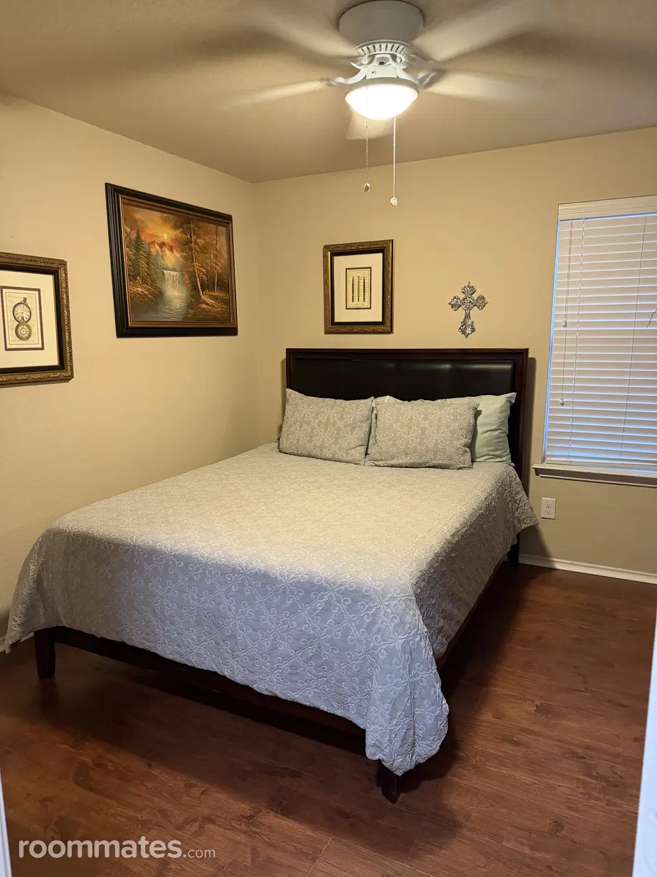 Profile photo 9 of 16