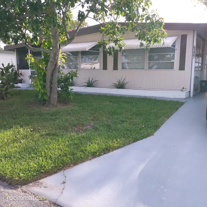 Room for rent in Lake Worth, FL $975, house