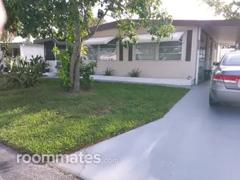 Room for rent in Lake Worth, FL $975, house