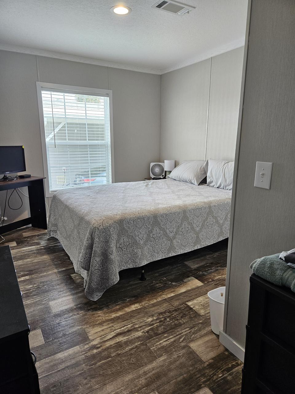 Profile photo 1 of 6