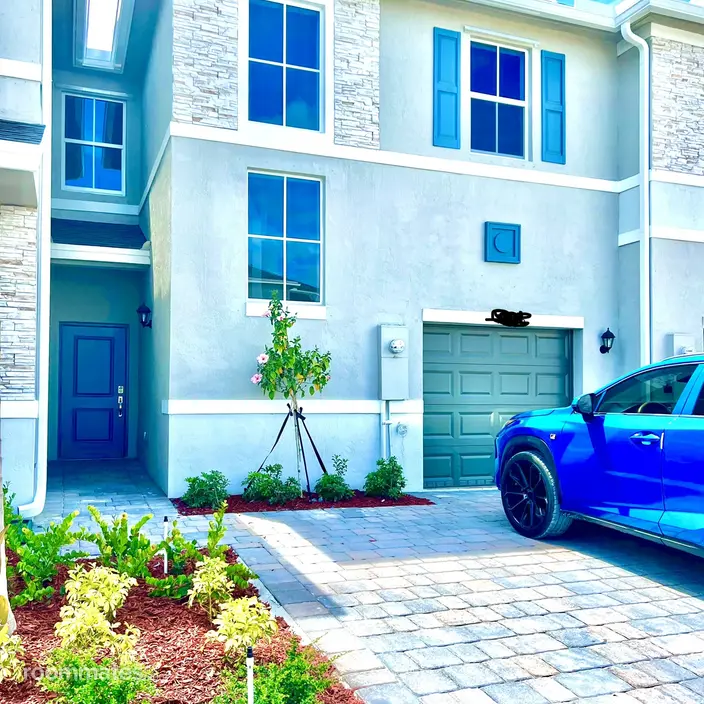 Room for rent in Florida City, FL $925, house